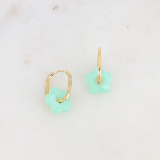 Créoles rectangulaires avec perle de fleur en acétate 1,6 x 2,8 cm