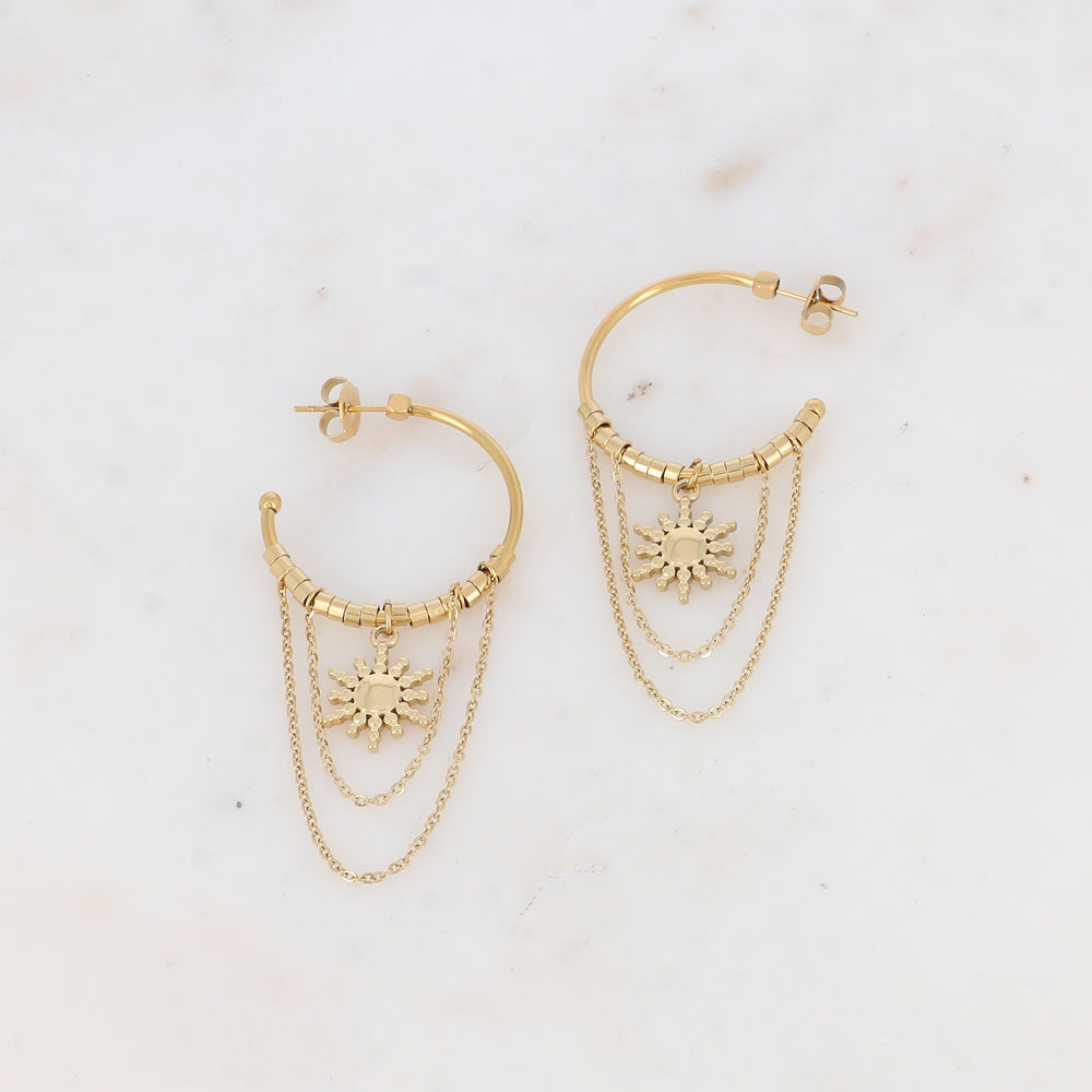 Créoles à puce avec chaînes tombantes, petites rondelles et pampille soleil 2,8 x 6 cm.