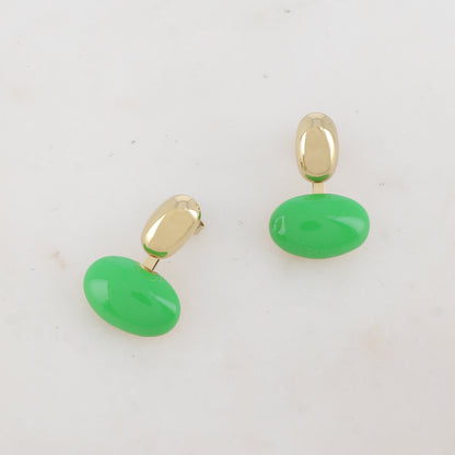 B.O à puce en forme géométrique avec émail, tige 1,7 x 2,5 cm.